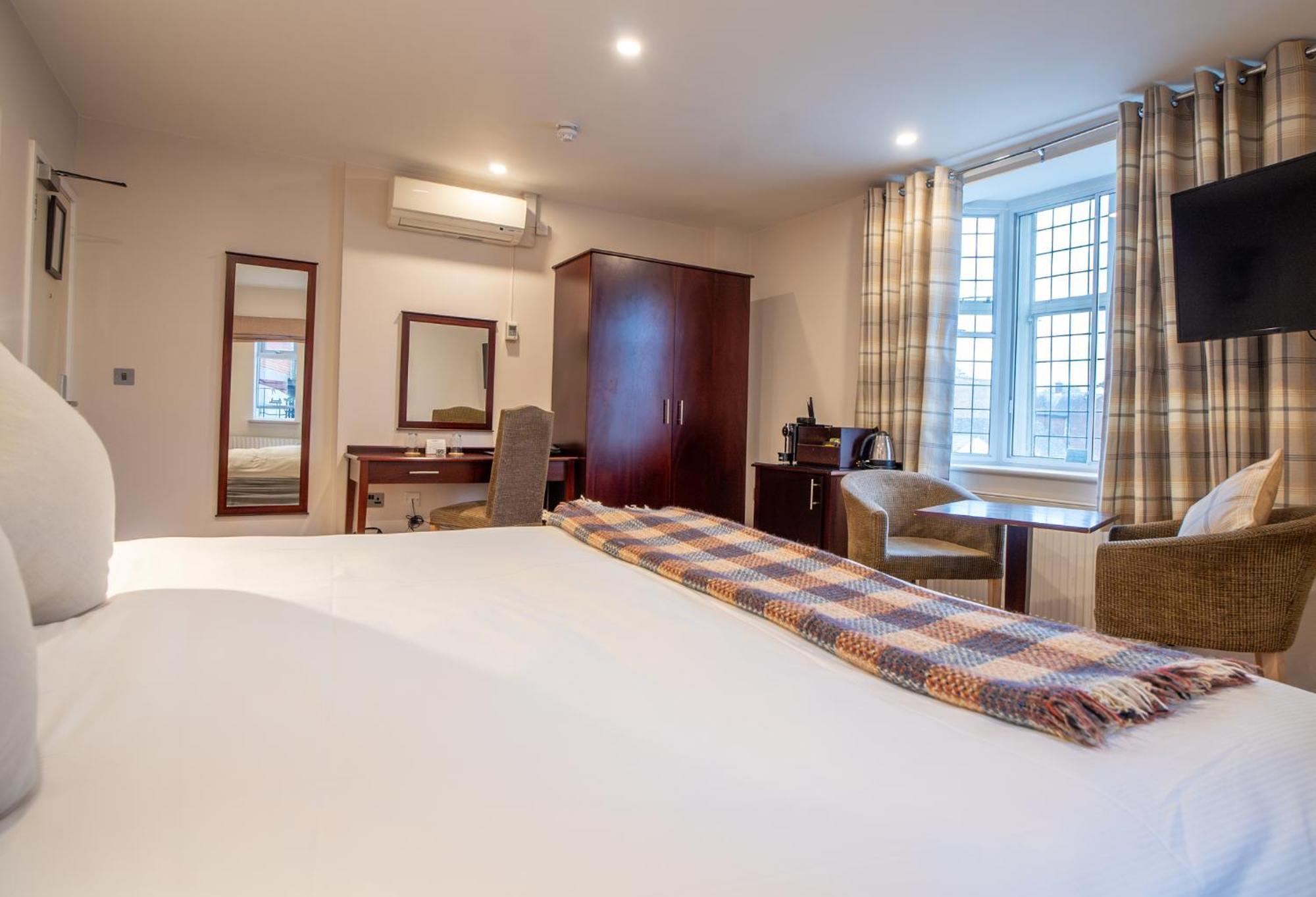 County Hotel Челмсфорд Екстериор снимка