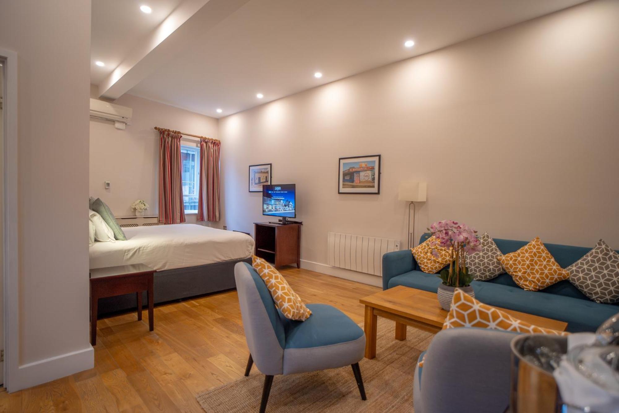 County Hotel Челмсфорд Екстериор снимка